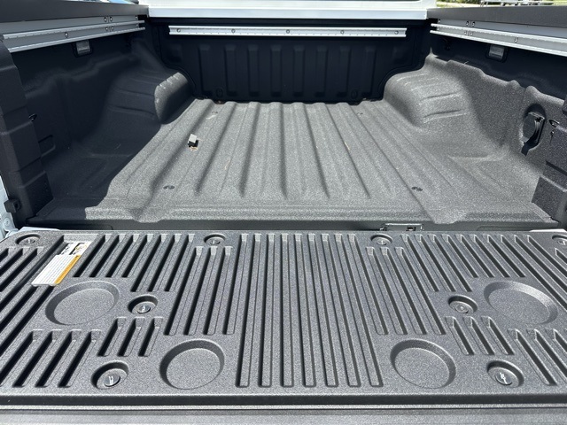 2025 Nissan Frontier Crew Cab SV photo 6