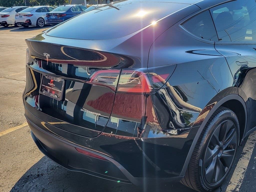 2025 Tesla Model Y Long Range photo 5