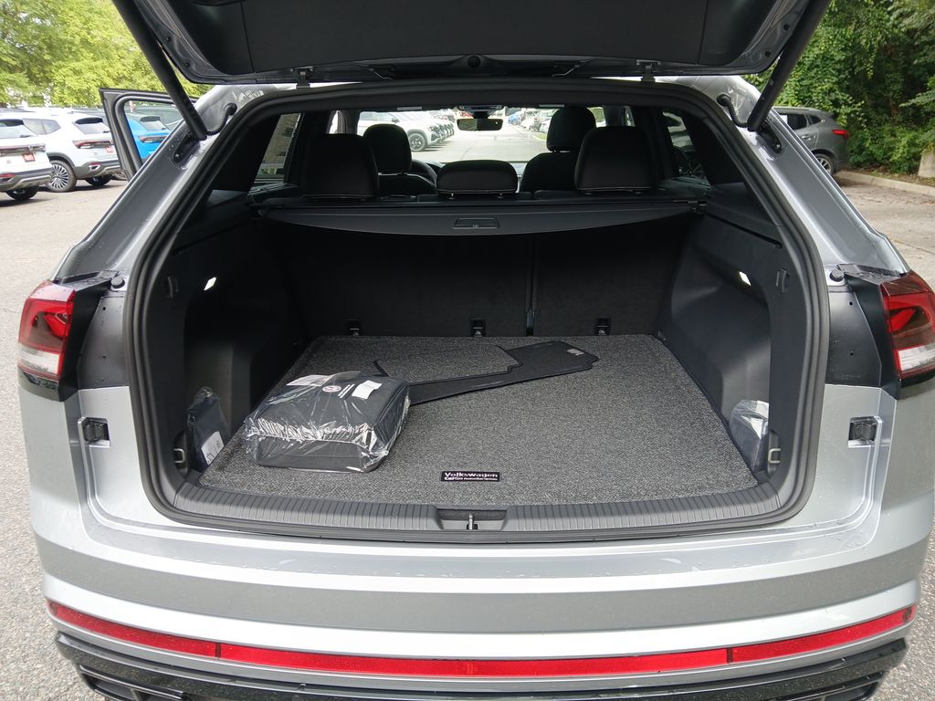 2026 Volkswagen Atlas Cross Sport SEL R-Line photo 23