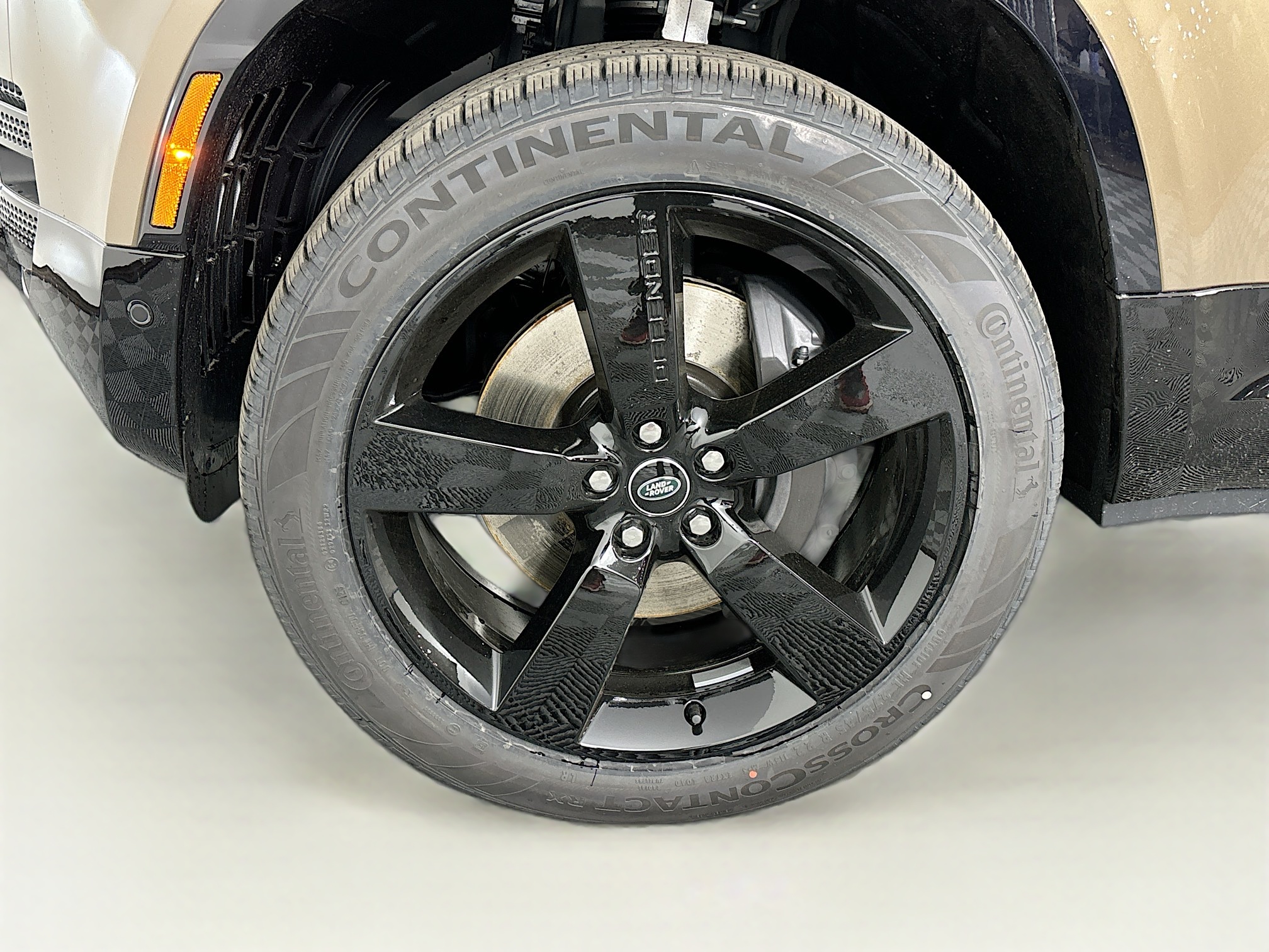 2025 Land Rover Defender 130 X-Dynamic SE photo 33