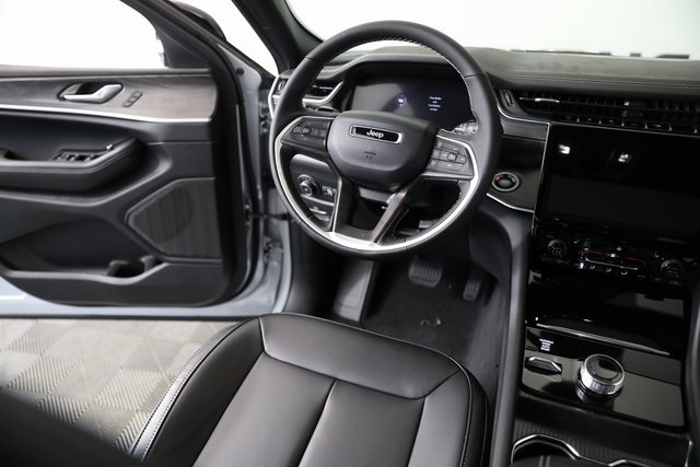 2025 Jeep Grand Cherokee Limited photo 17