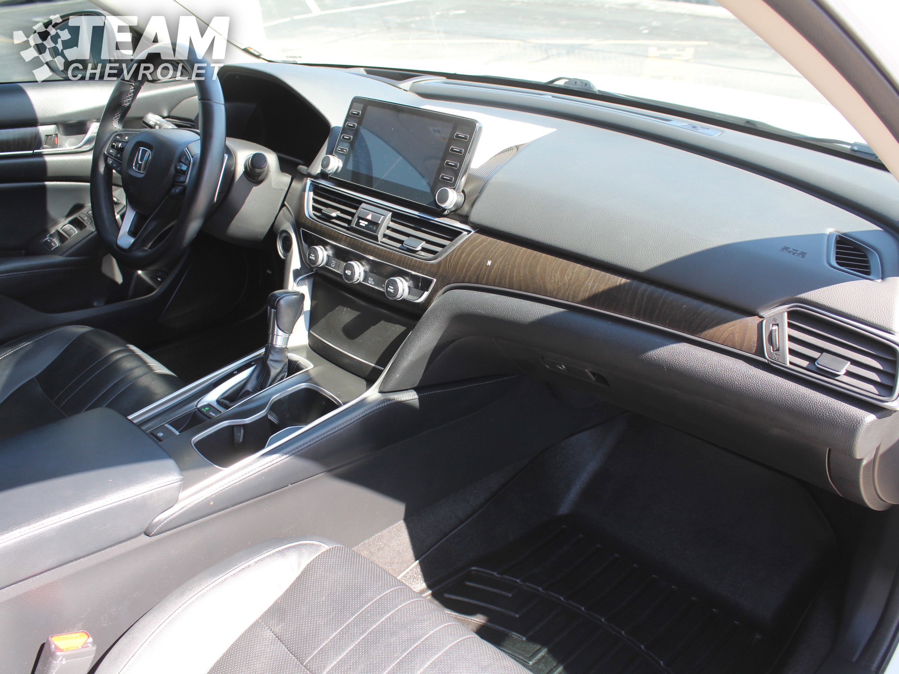 2018 Honda Accord Touring 1.5T photo 25