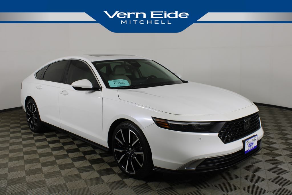 2023 Honda Accord Hybrid Touring's photo