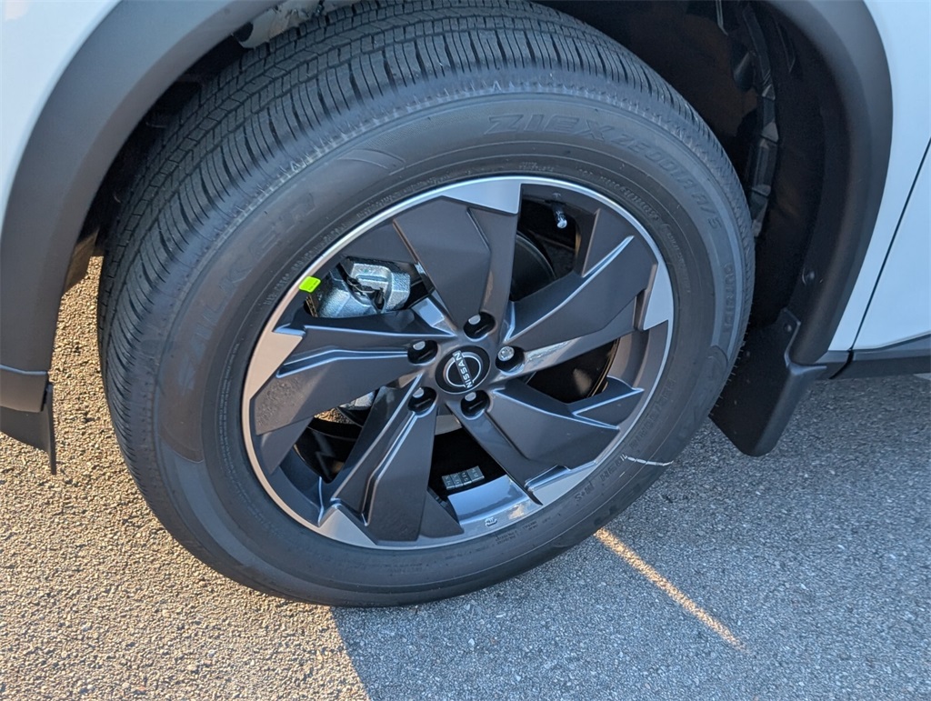 2026 Nissan Rogue SV photo 3