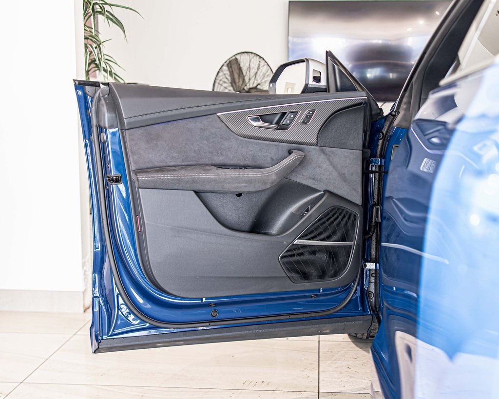 2025 AUDI RS Q8 - Image 31