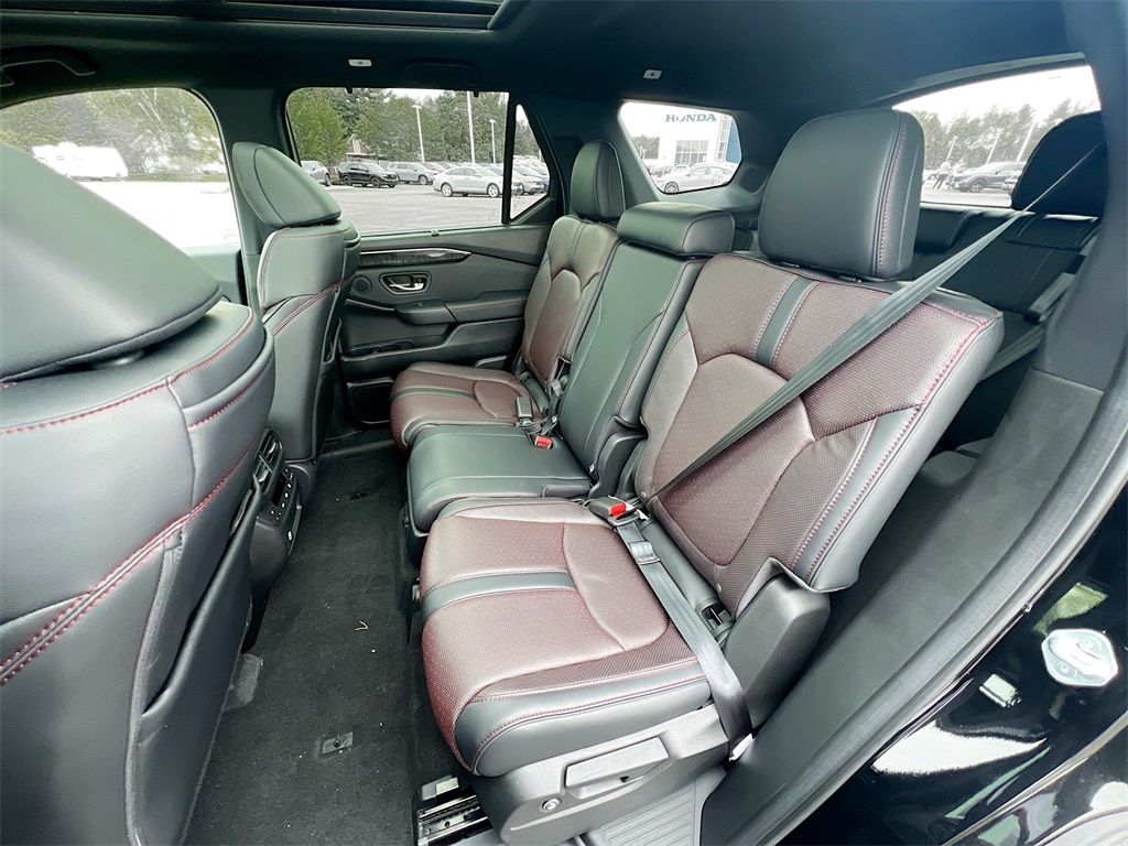 2025 Honda Pilot Black Edition photo 8