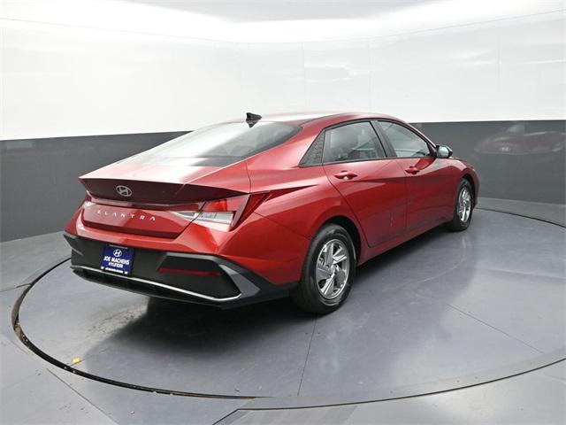 2025 Hyundai Elantra SE photo 8