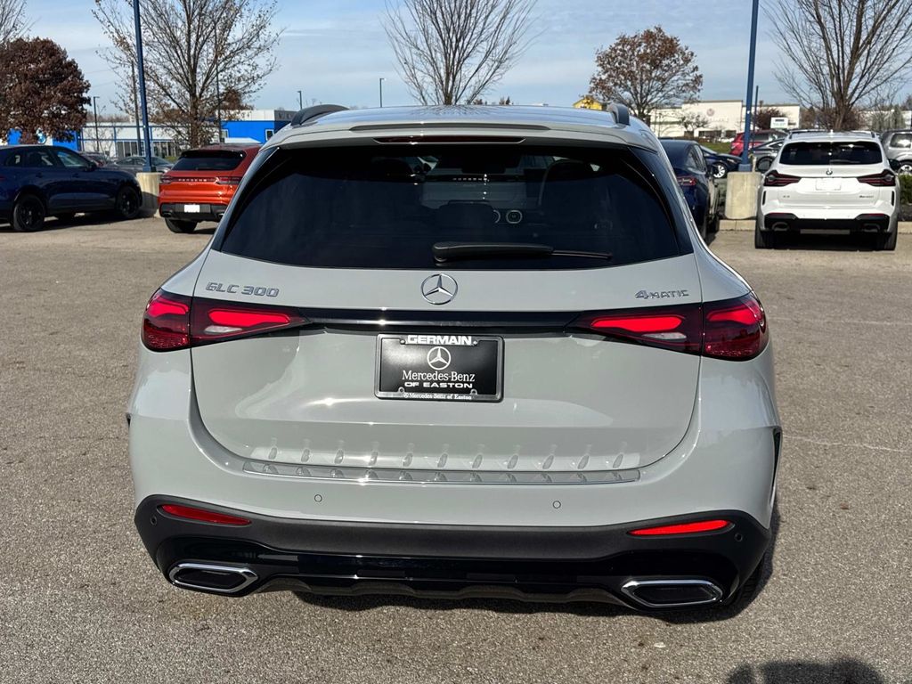 2026 Mercedes Benz GLC 300 4MATIC photo 4