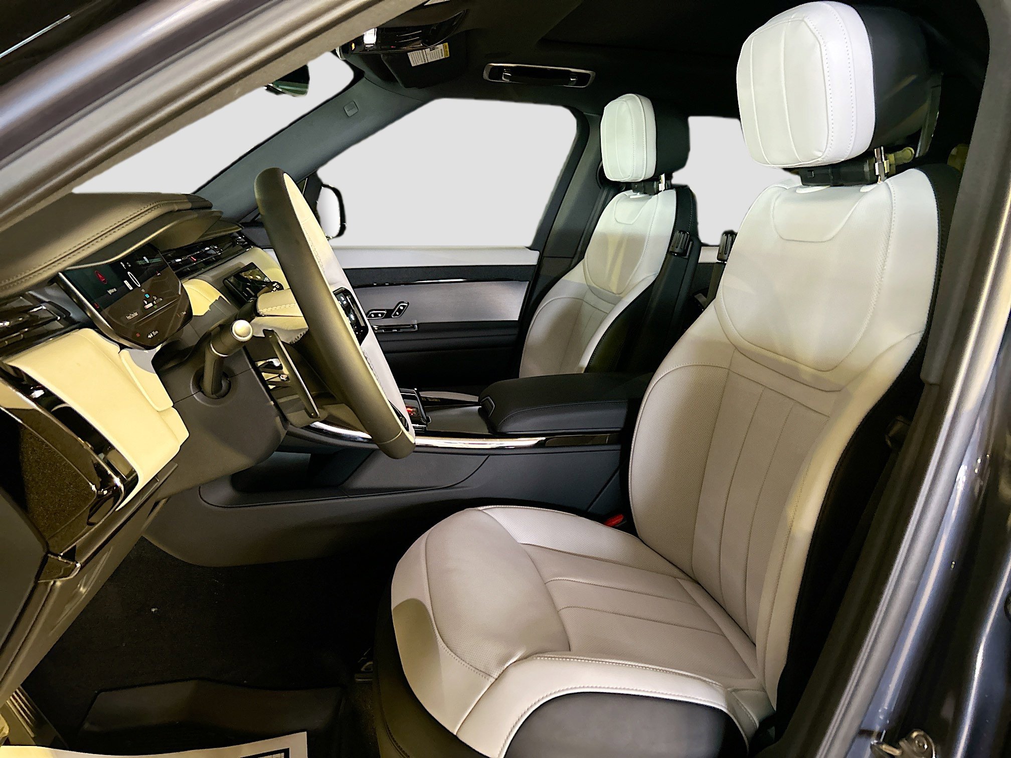 2025 Land Rover Range Rover Sport SE photo 21