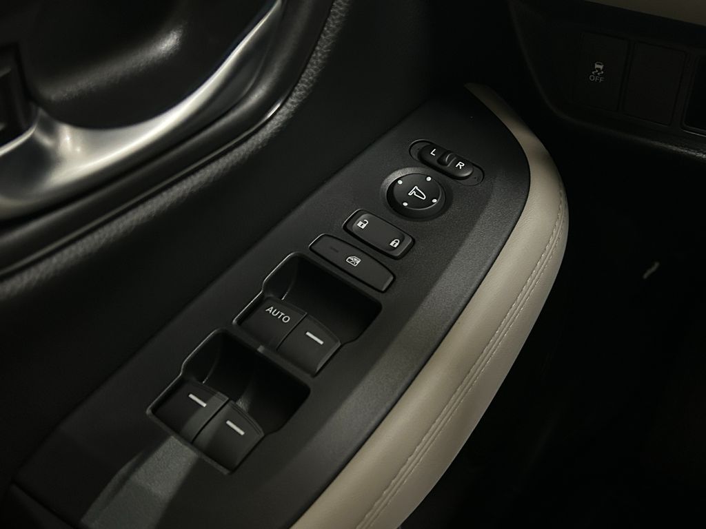 2026 Honda HR-V LX photo 13