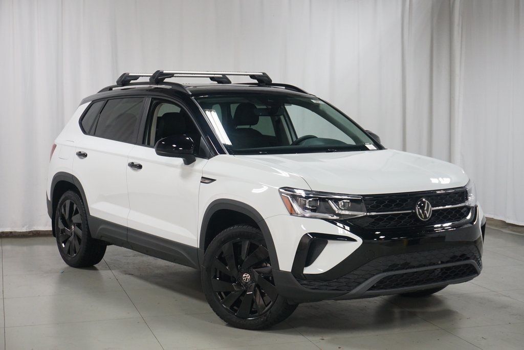 2024 Volkswagen Taos SE photo 2