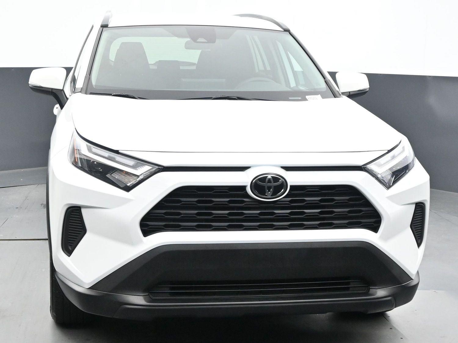 2023 Toyota RAV4 XLE photo 2