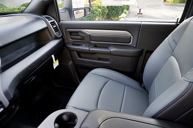 New 2024 Bright White Clear-Coat Exterior Paint RAM Tradesman image 29