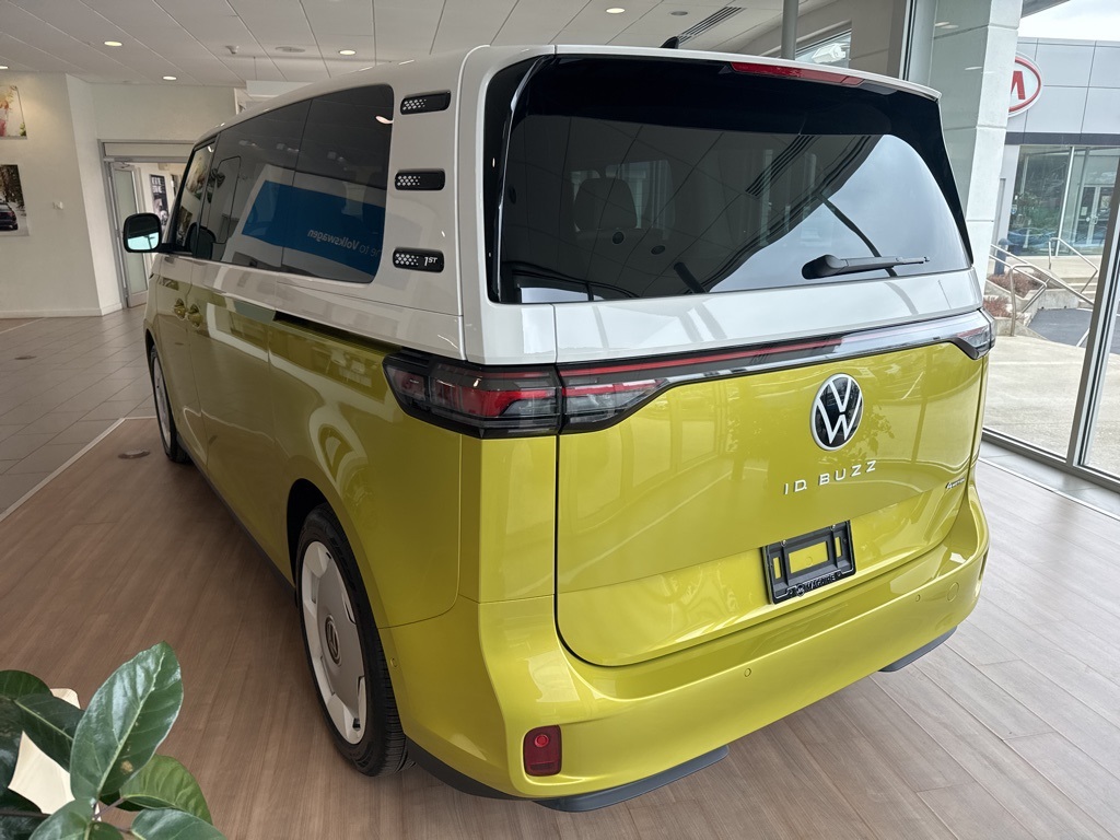 2025 Volkswagen ID. Buzz photo 3