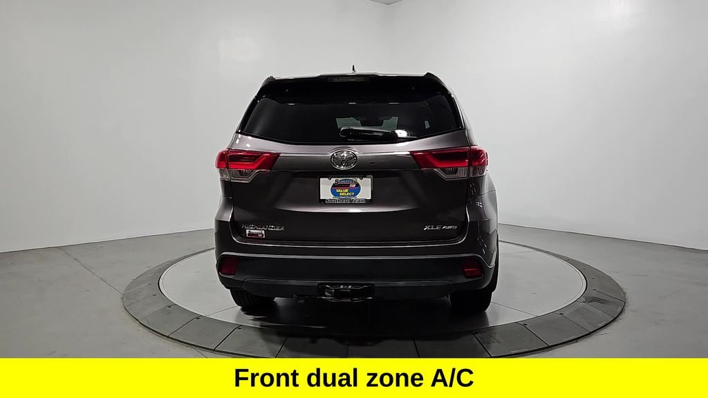 2019 Toyota Highlander XLE photo 3