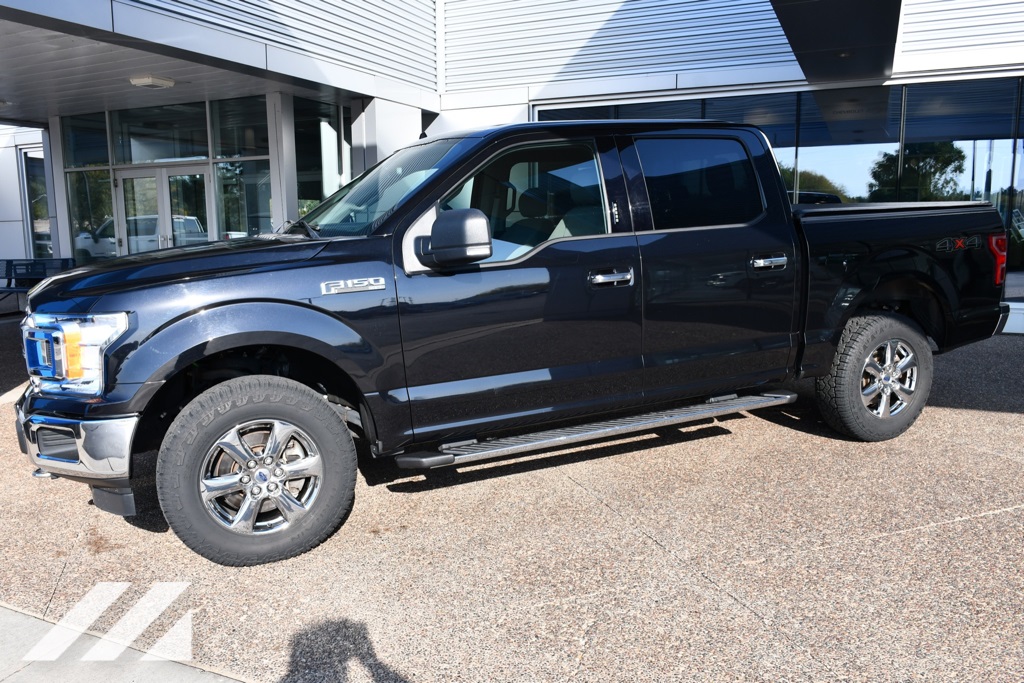 2020 Ford F-150 XLT photo 2