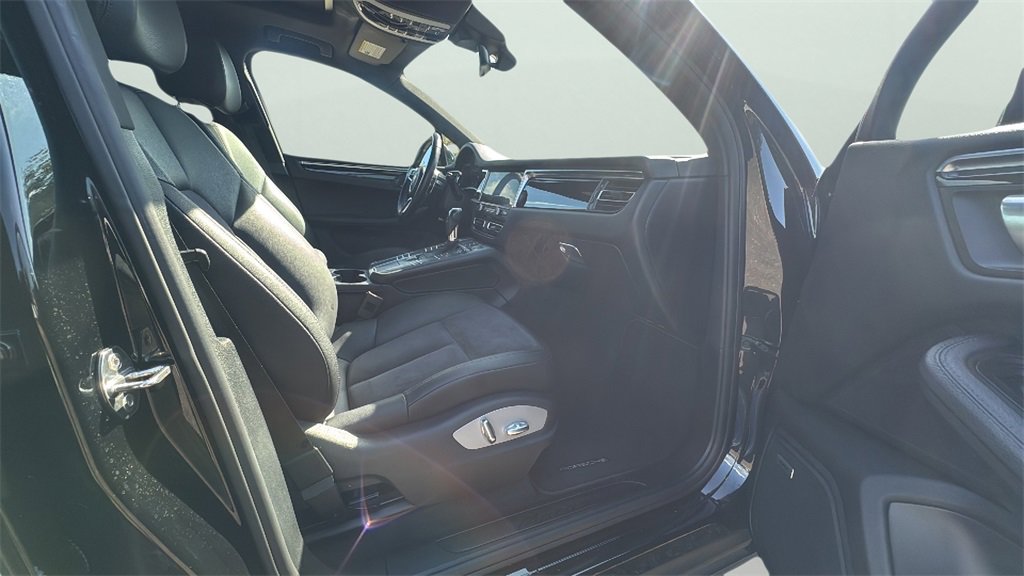 2020 Porsche Macan photo 12