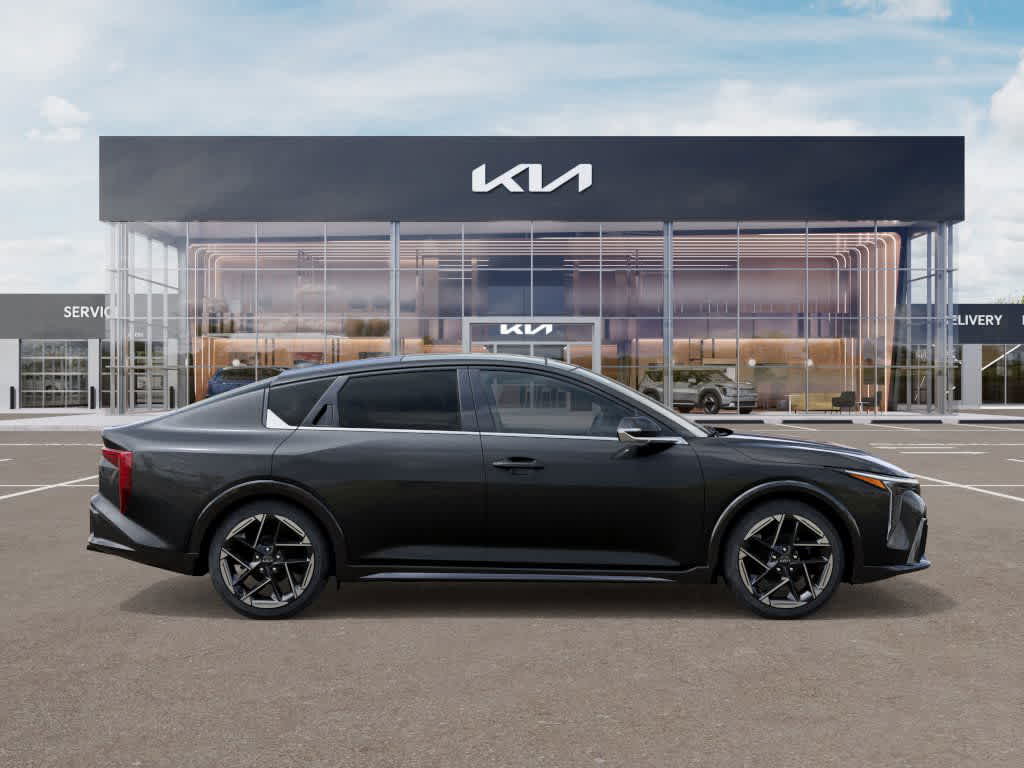 2025 Kia K4 GT-Line photo 3