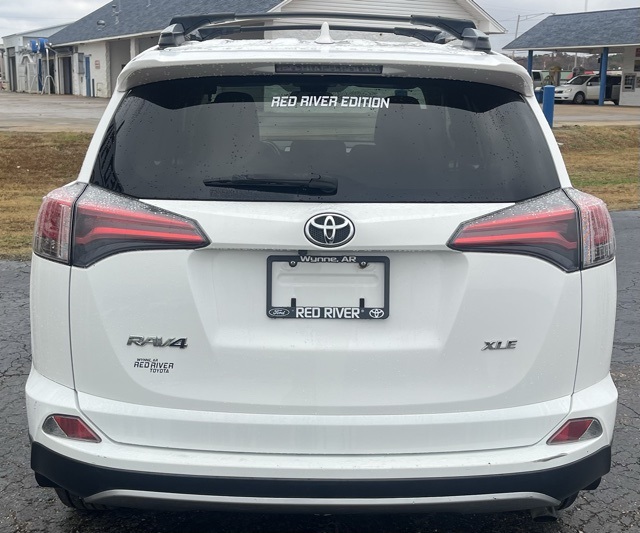2017 Toyota RAV4 XLE photo 3