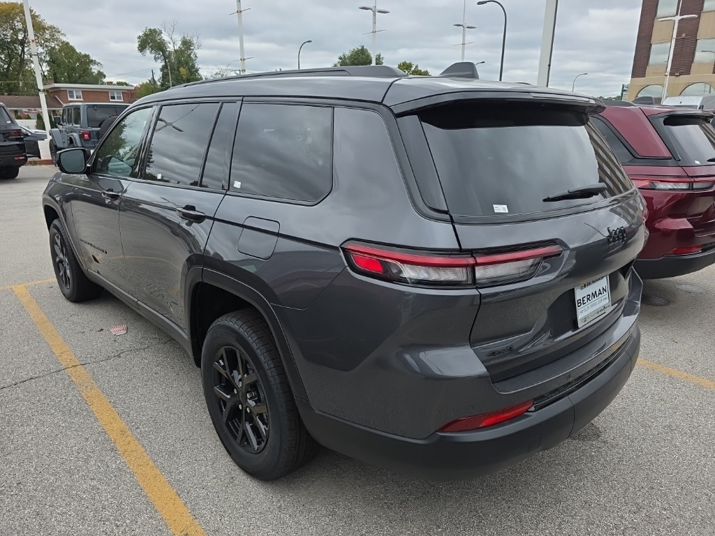 2025 Jeep Grand Cherokee Altitude photo 3