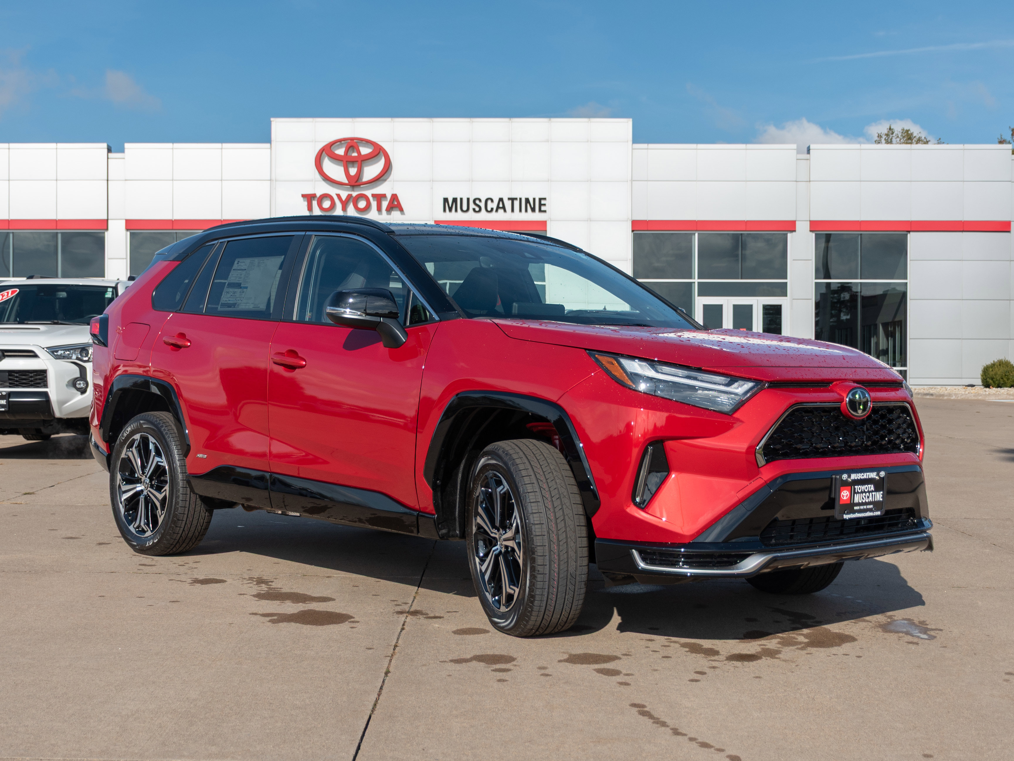 2025 Toyota RAV4 XSE's photo