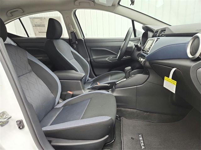 2025 Nissan Versa 1.6 SV photo 29
