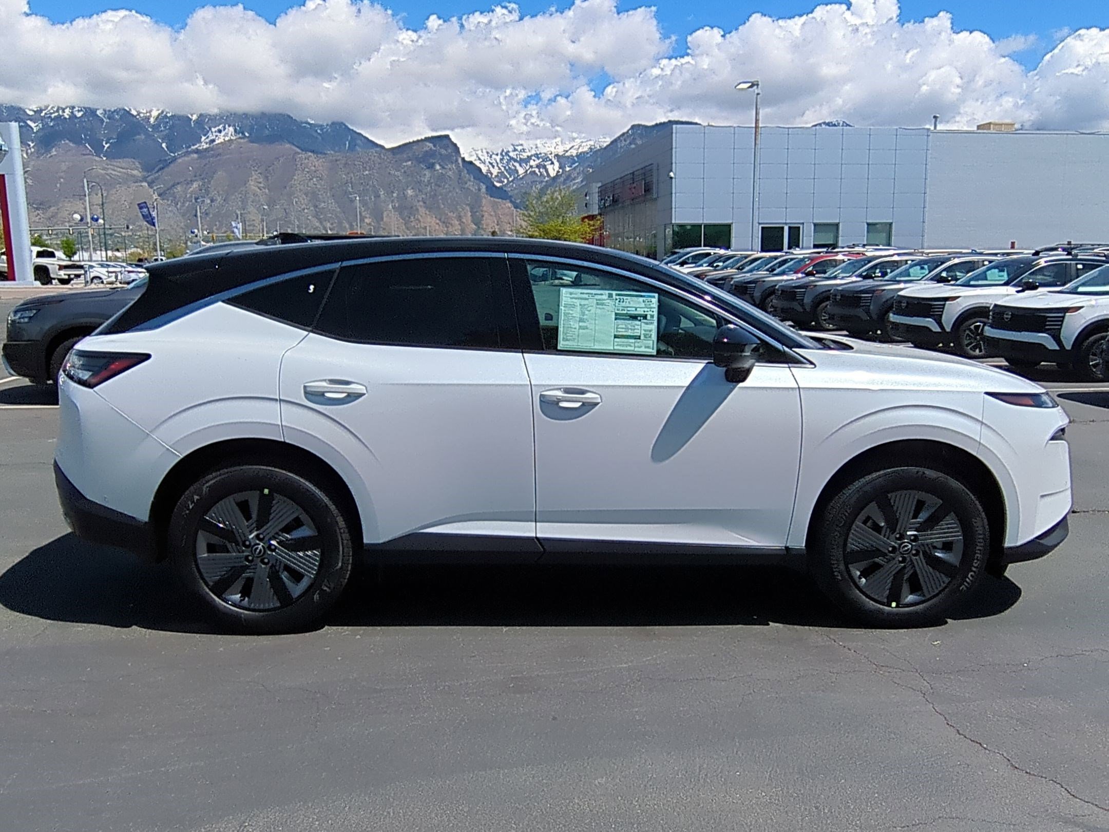 2025 Nissan Murano SL photo 2