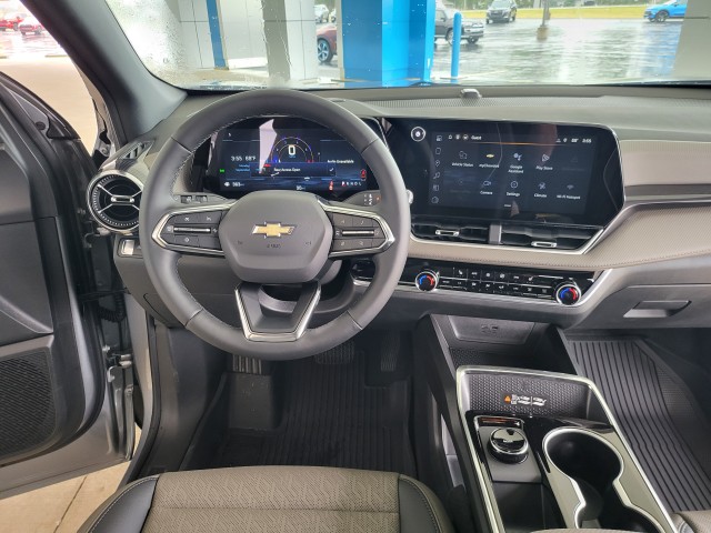 2026 Chevrolet Equinox LT photo 2