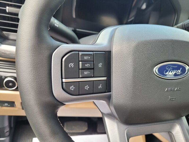 2025 Ford F-250 Lariat photo 18