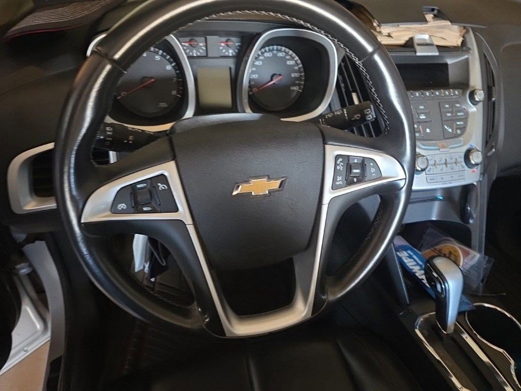 2011 Chevrolet Equinox photo 2