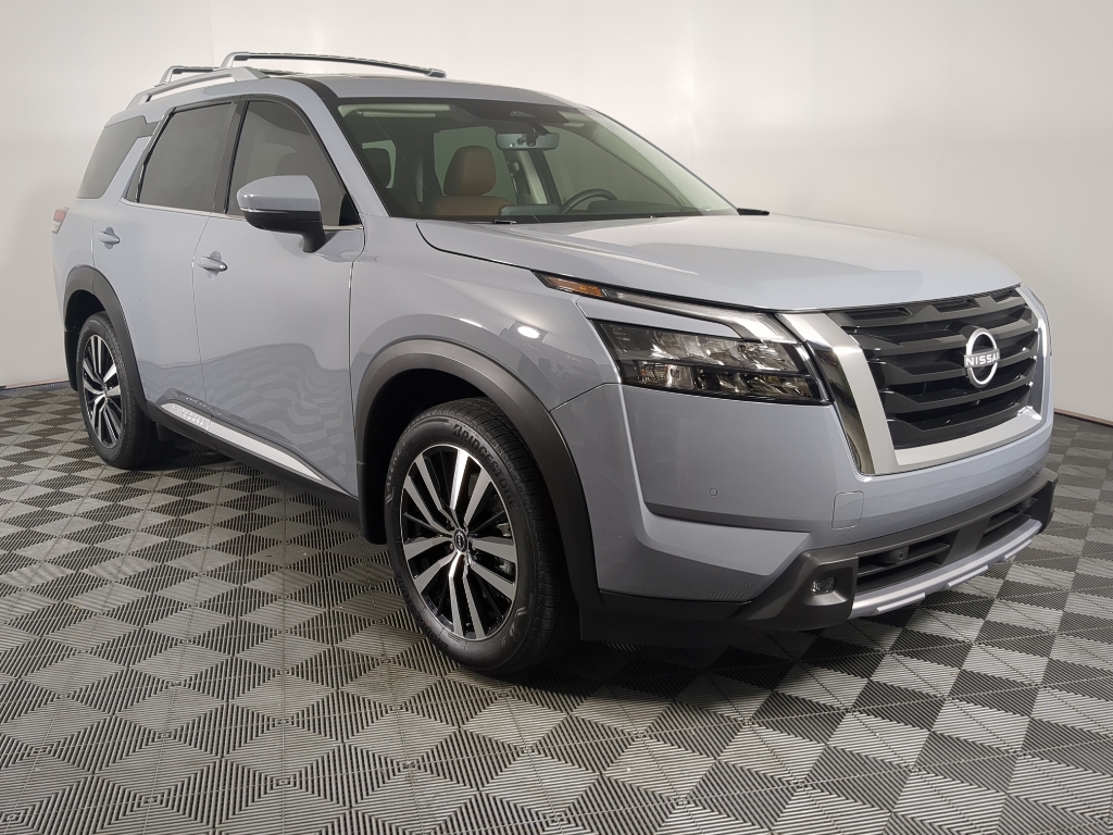 2025 Nissan Pathfinder Platinum's photo