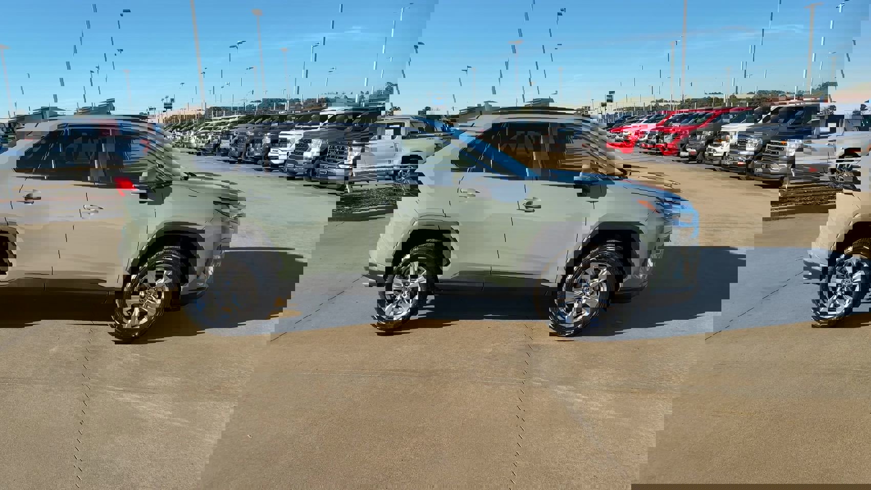 2022 Toyota RAV4 XLE photo 9