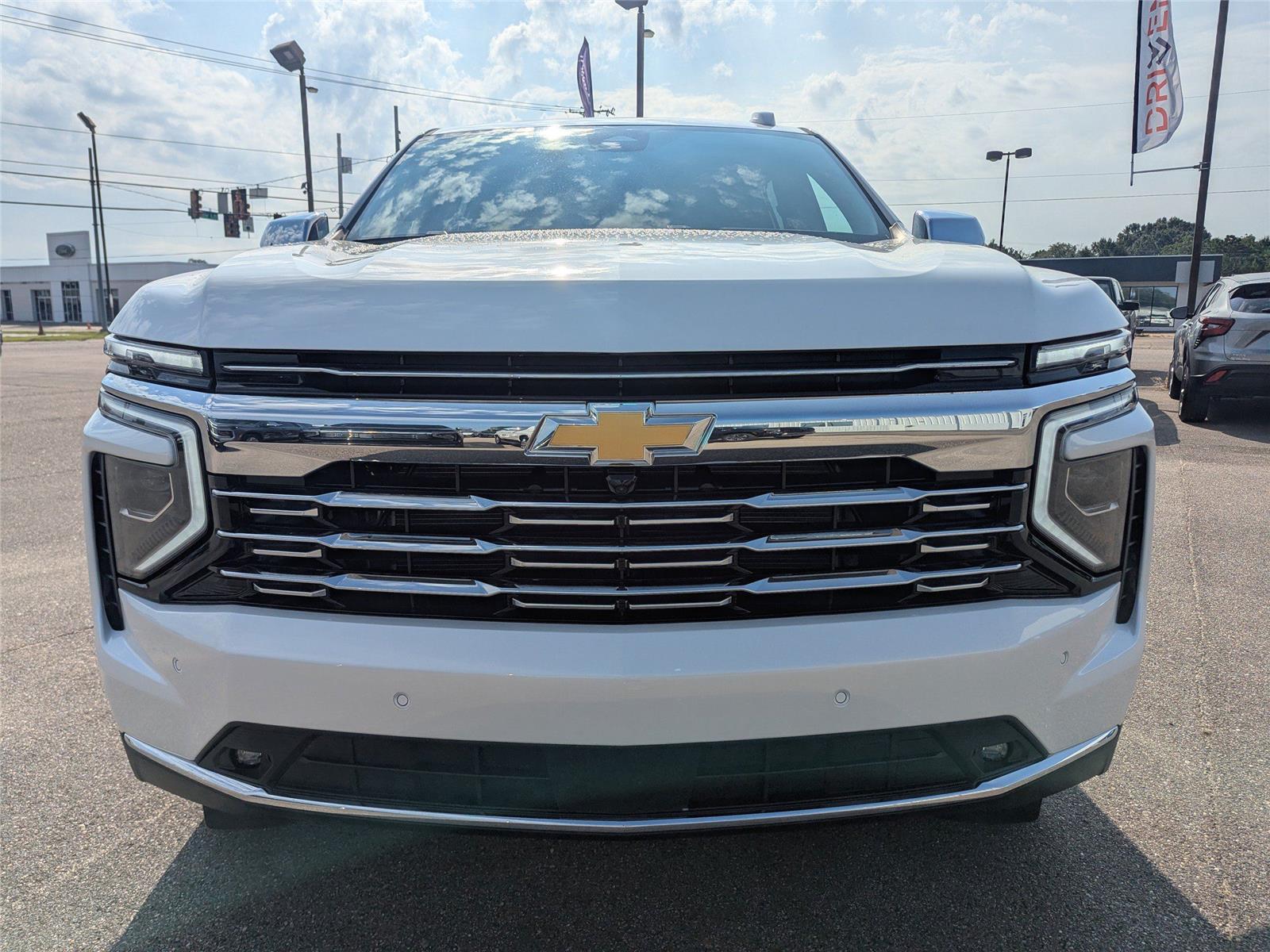 2025 Chevrolet Suburban Premier photo 3