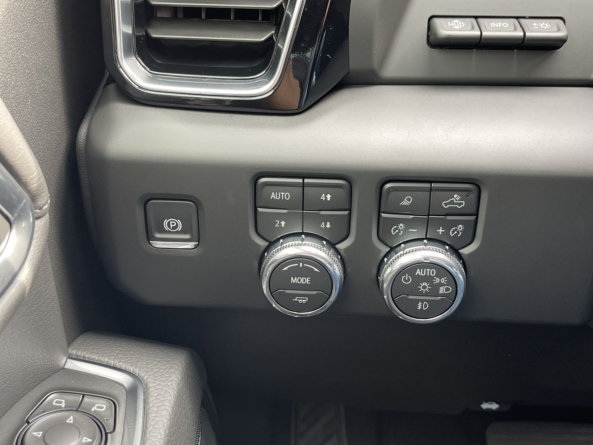 2026 Gmc Sierra 3500 HD Denali photo 18