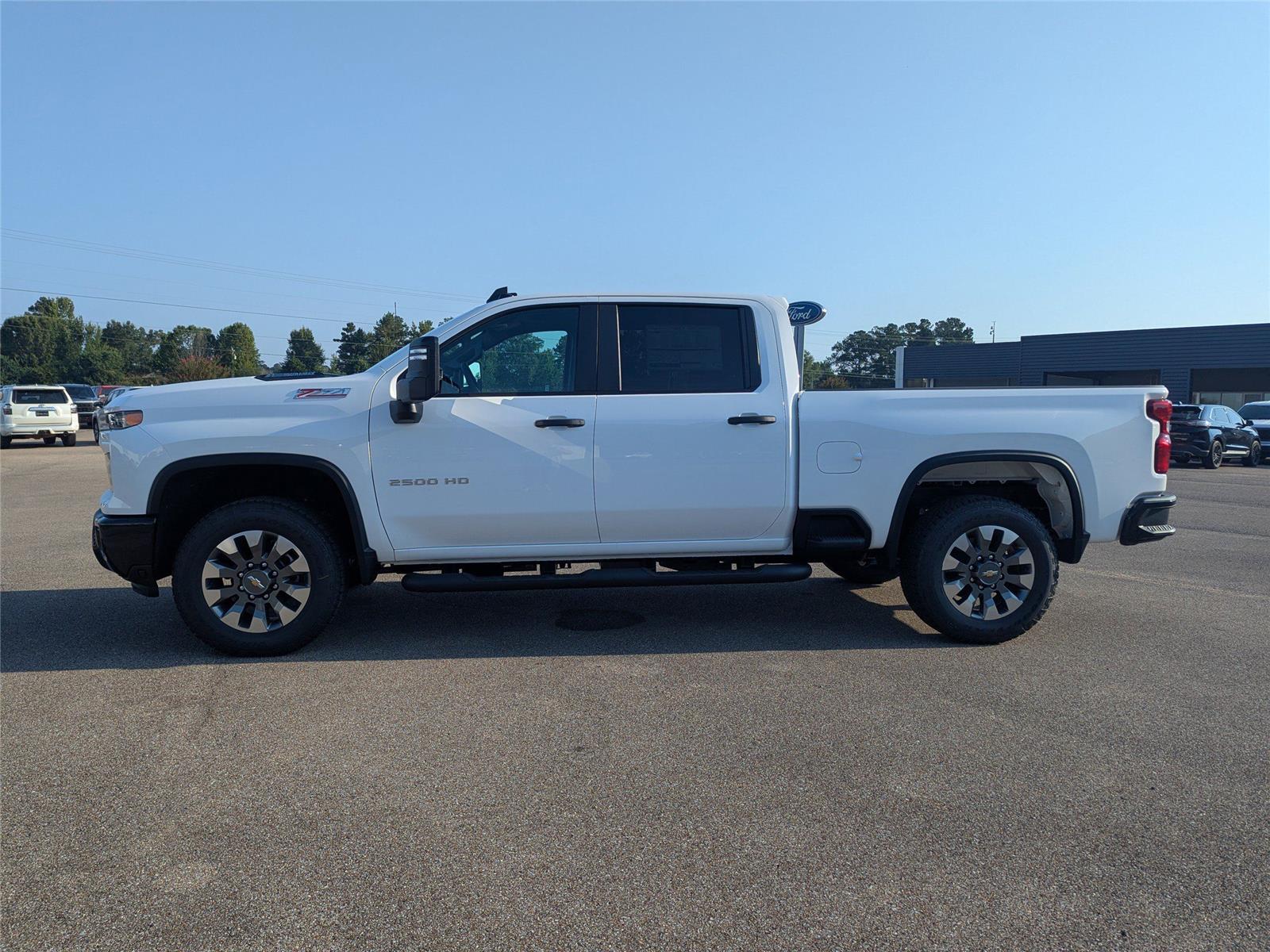 2025 Chevrolet Silverado 2500HD Custom photo 6