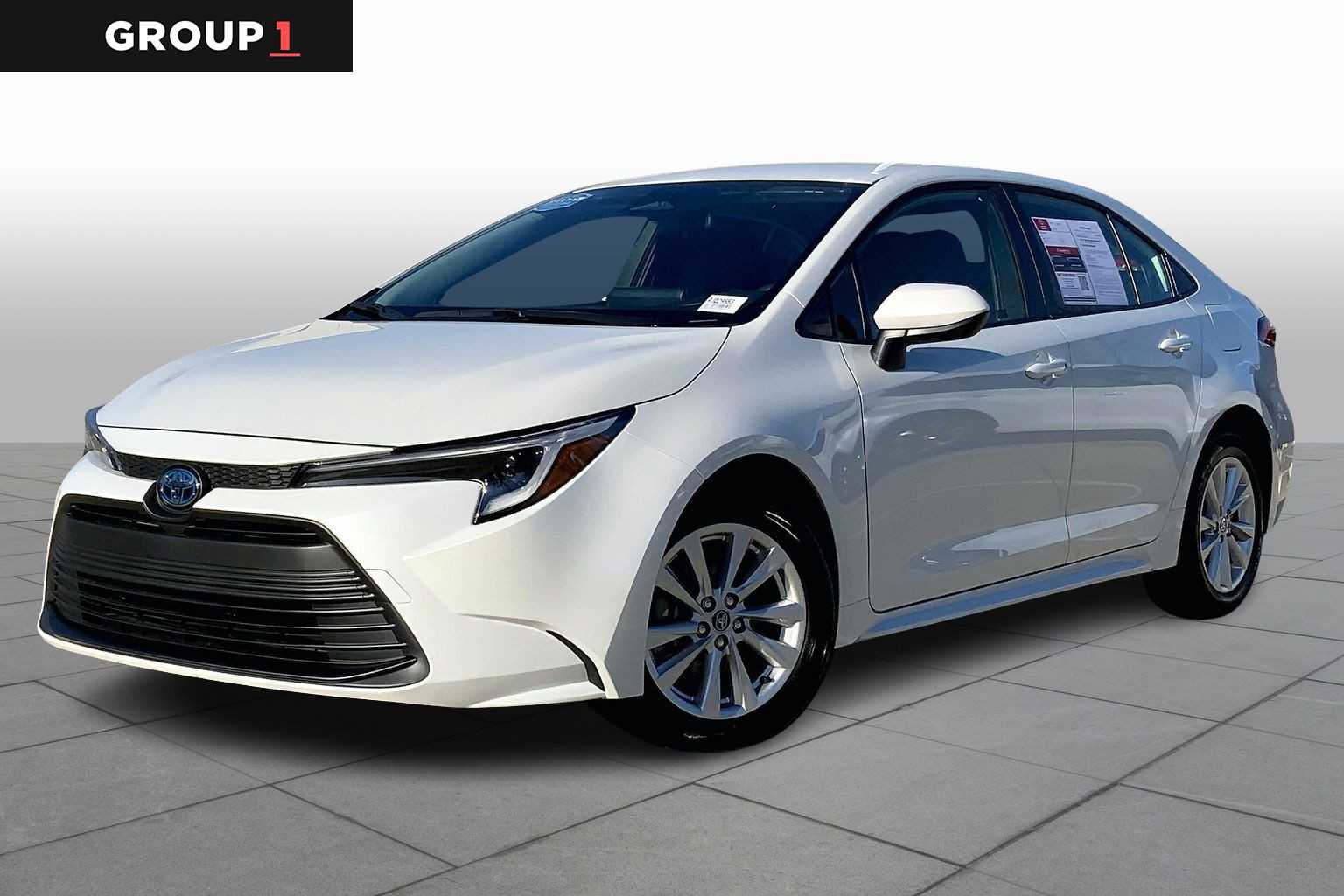 2024 Toyota Corolla LE's photo