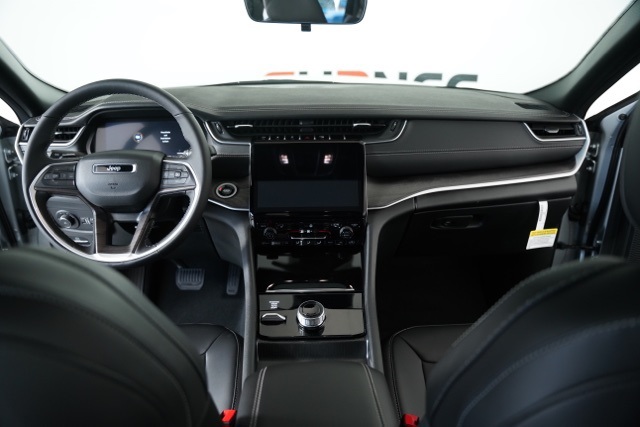 2025 Jeep Grand Cherokee Limited photo 28