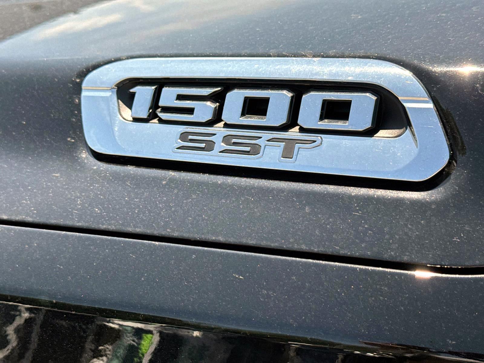 2025 Ram 1500 Laramie photo 8