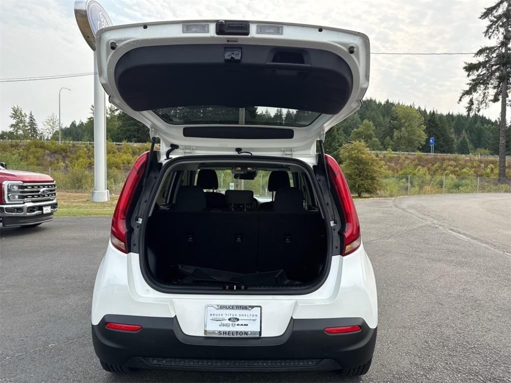 2022 Kia Soul LX photo 17
