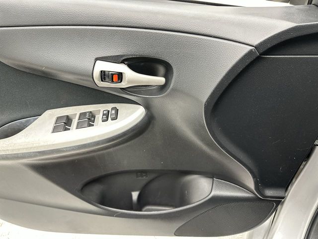 2010 Toyota Corolla S photo 4