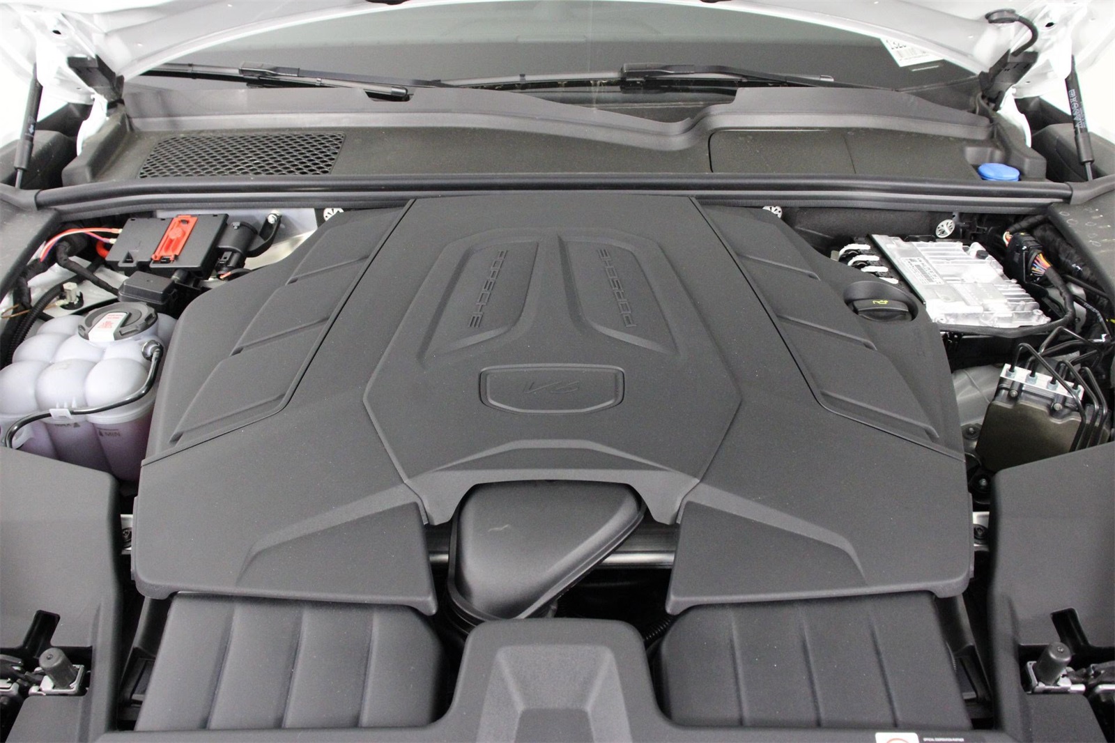 2025 Porsche Cayenne photo 18