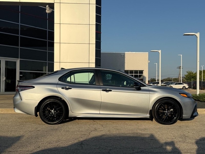 2022 Toyota Camry Hybrid photo 2
