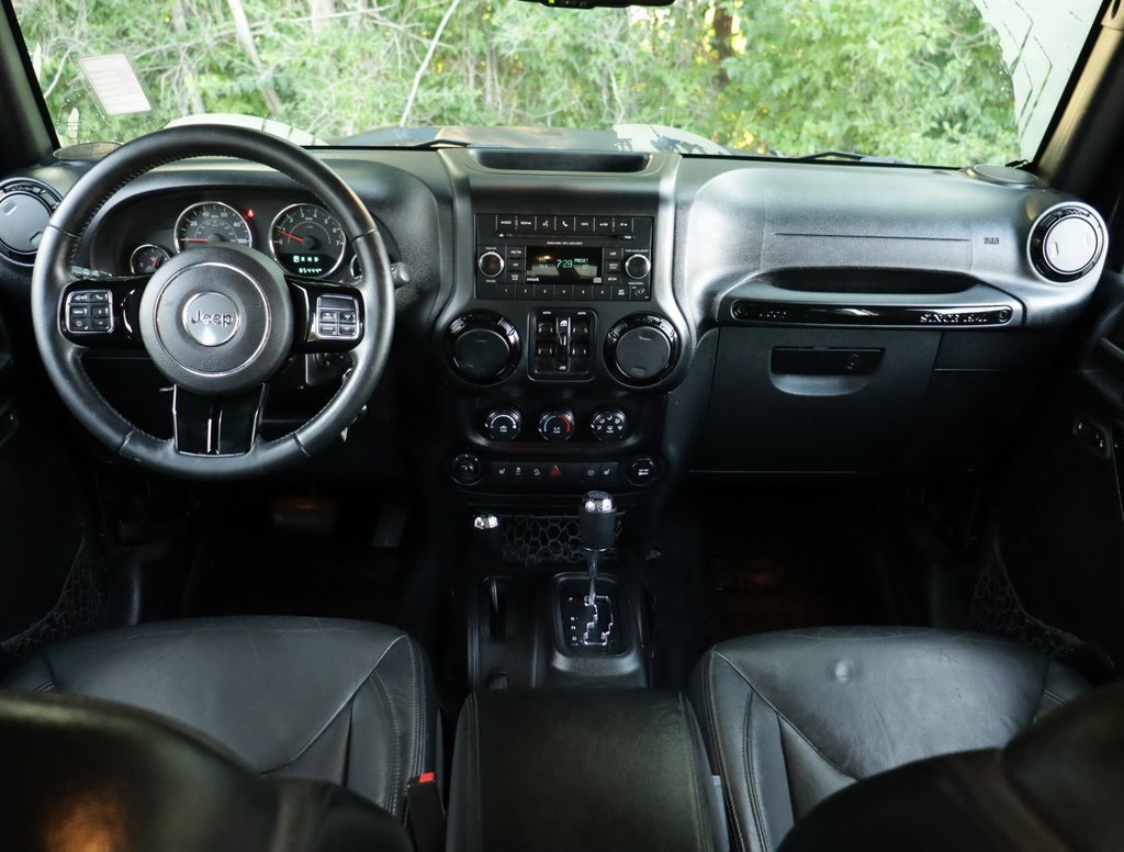 2015 Jeep Wrangler Unlimited Altitude photo 16