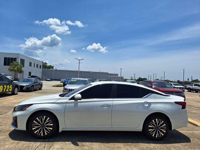 2023 Nissan Altima 2.5 SV photo 2