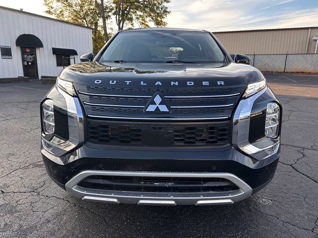 2023 Mitsubishi Outlander SE photo 3