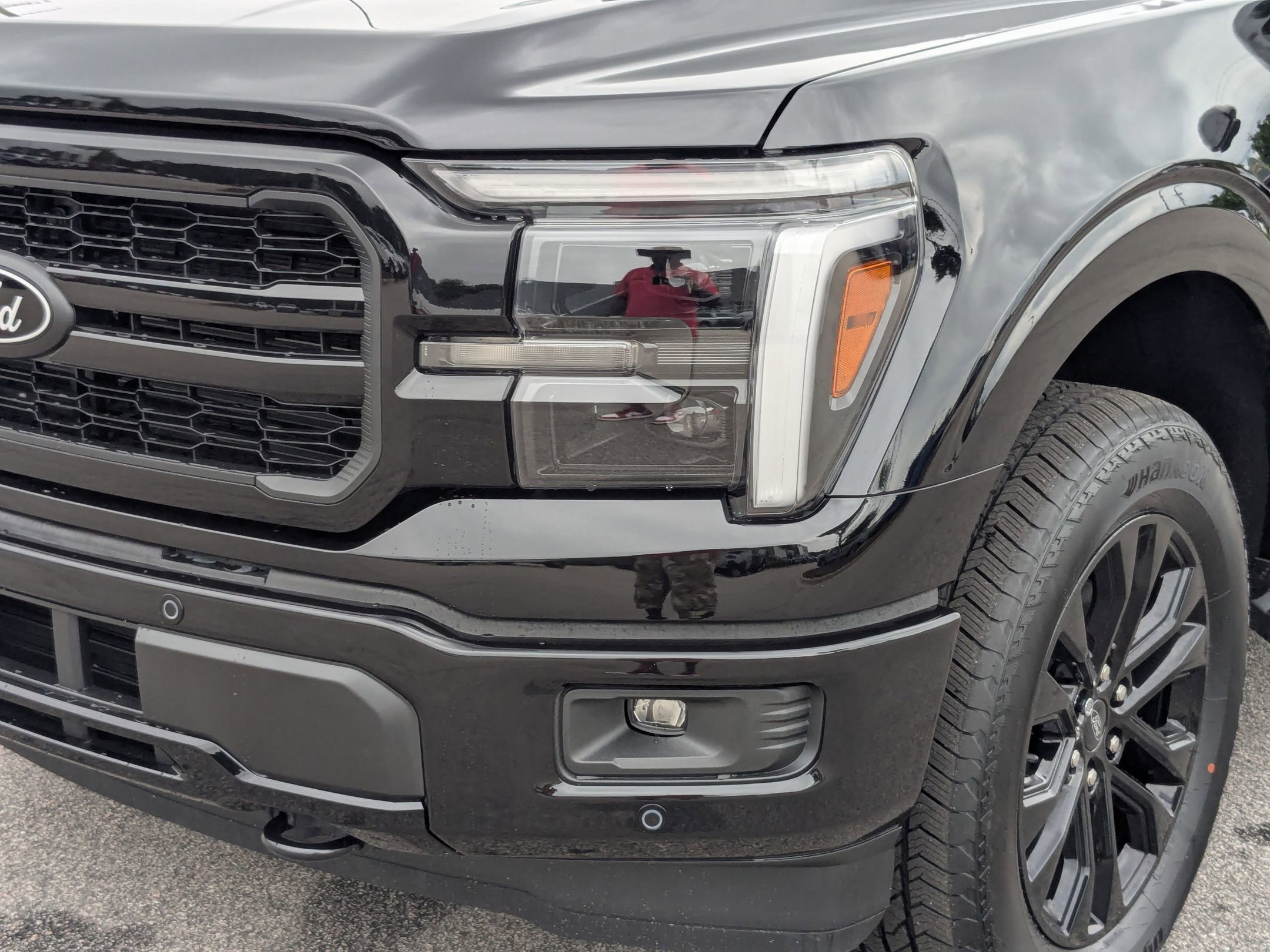 2025 Ford F-150 Lariat photo 2