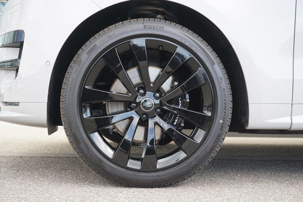 2025 Land Rover Range Rover Sport SE photo 32