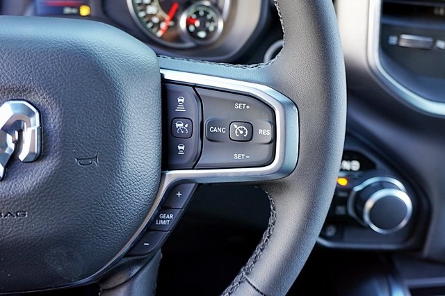 New 2025 Diamond Black Crystal Pearl-Coat Exterior Paint RAM Big Horn/Lone Star image 43