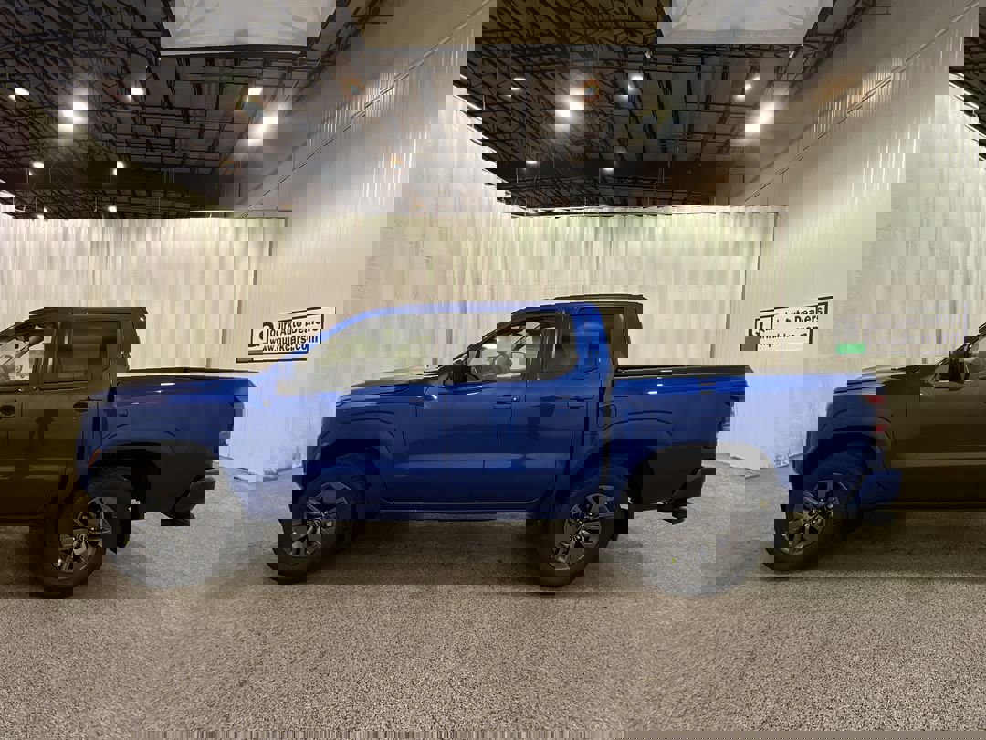 2026 Nissan Frontier photo 2