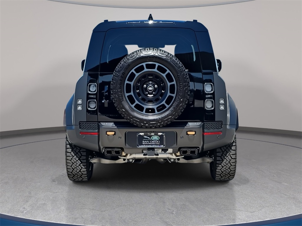 2025 Land Rover Defender 110 V8 photo 6